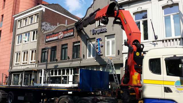 luifel constructie café Spijker Eindhoven Ferro Metaal Industrie Zonwering staal staalconstructie poedercoaten grondwerk