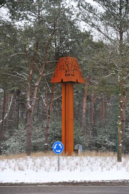 Kunstwerk Corten Corten-A Staal Schemerlamp Stakenburg fonds Roest roestig Kunst Kunstenaar Kunstenaressen Idee werkelijkheid Son & Breugel MIG lassen Plaatwerk Kantwerk lichtkunstwerk licht LED-verlichting duurzaam schetsplan idee annelies schoth Anne Hu